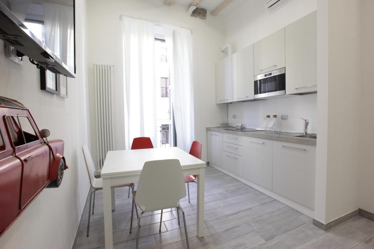 Amazing Apartment In City Center With Balcony Милан Экстерьер фото