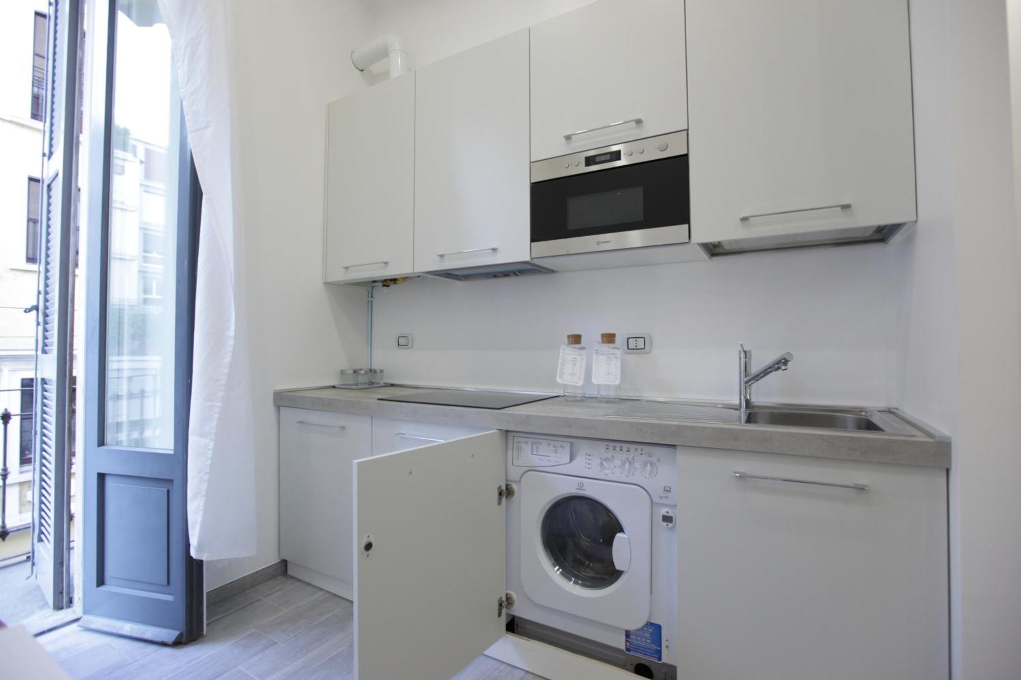 Amazing Apartment In City Center With Balcony Милан Экстерьер фото