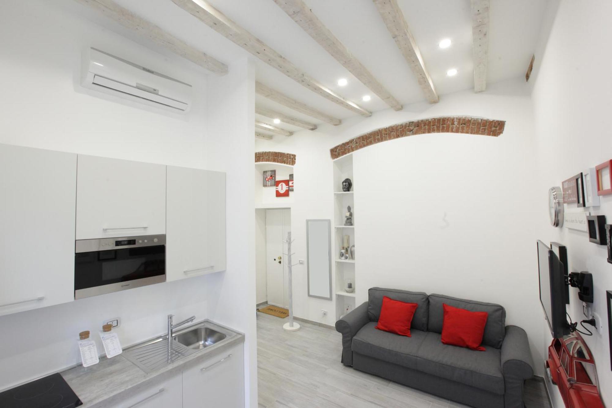 Amazing Apartment In City Center With Balcony Милан Экстерьер фото